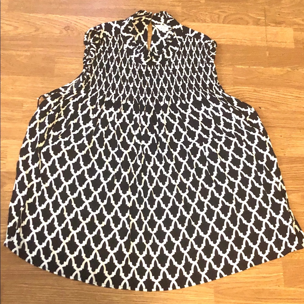 Crown & Ivy sleeveless top